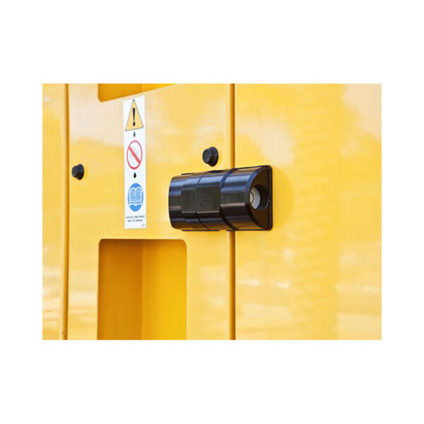 Mul-T-Lock Armadlock opbouwslot gemonteerd op de achterdeur van een bestelwagen