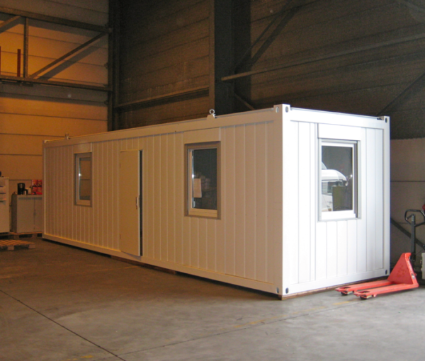 Nieuwe 30FT sanitair container met complete voorzieningen.