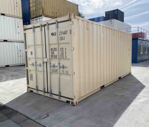 20FT ZEECONTAINER - EX HUUR Gelaste staalconstructie met gestandaardiseerde ISO-hoeken Wanden: 1,50 mm dik van Corton-staal (anti-corrosief) Dak: 2,00 mm dik geprofileerde uitvoering Houtenvloer van 28 mm dik Goede Kwaliteit Wind & waterdicht Structureel in orde Met geldige CSC-keuring voor min. 1 jaar Eenvoudig te verplaatsen met kraan of heftruck Stapelbaar Buitenafmeting (LxBxH) 6058 x 2438 x 2591 mm Binnenafmetingen (LxBxH) 5898 x 2350 x 2390 mm Deuropening (BxH) 2340 x 2280 mm Gewicht vanaf 2200 kg Maximale lading 24000 kg Volume 33,13 m3 Onze standaard kleur, naar beschikbaarheid: Beige - RAL 1015 Levertermijn: 3-5 werkdagen Transport op aanvraag (met of zonder kraanwagen) Huurprijs per maand: 95 euro/excl. btw minimum huurperiode 1 maand)