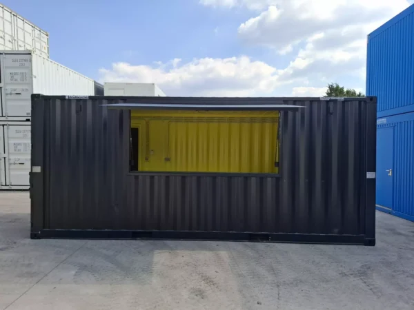 Geopende barcontainer