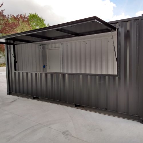 20ft-zwarte-barcontainer-met-luik-en-electriciteit