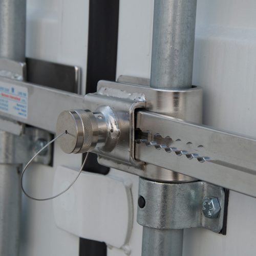 MI Trailerlock 508 beveiliging gemonteerd op de achterdeuren van een trailer voor optimale diefstalpreventie.