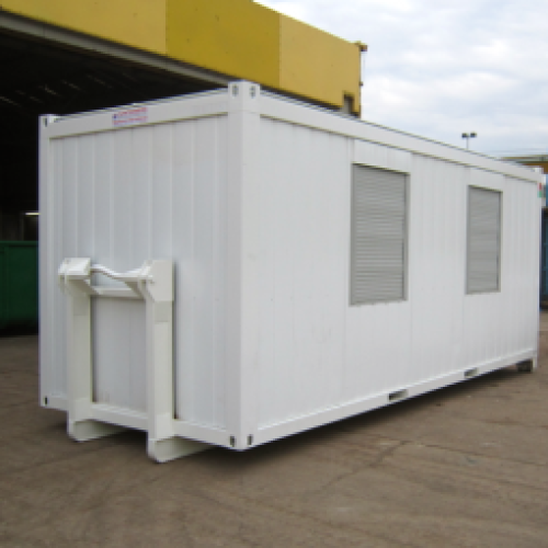 Nieuwe 20FT Bureaucontainer met Slede (CTX) op bouwlocatie.
